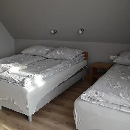 Pod Lasem Бялы-Дунаец